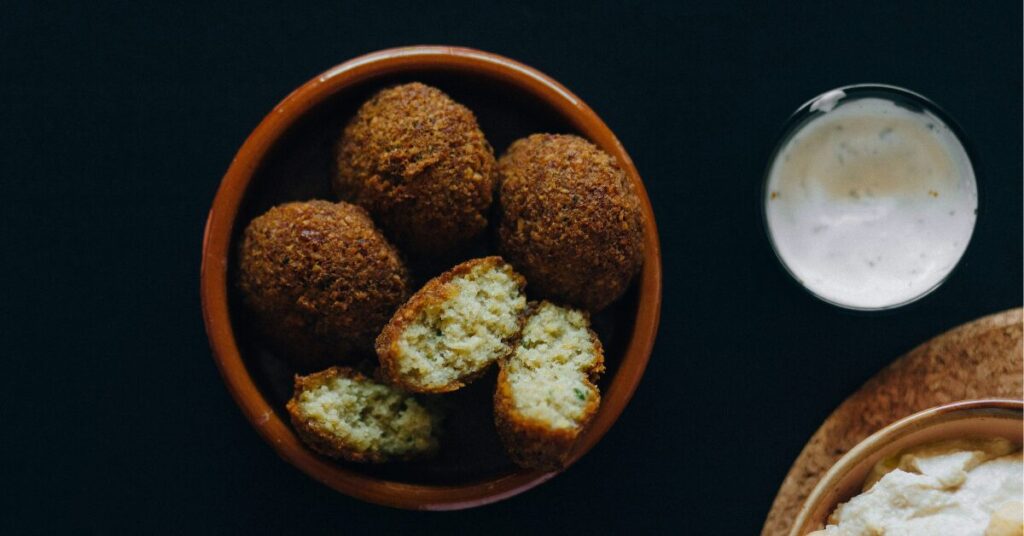 falafel in a plate.